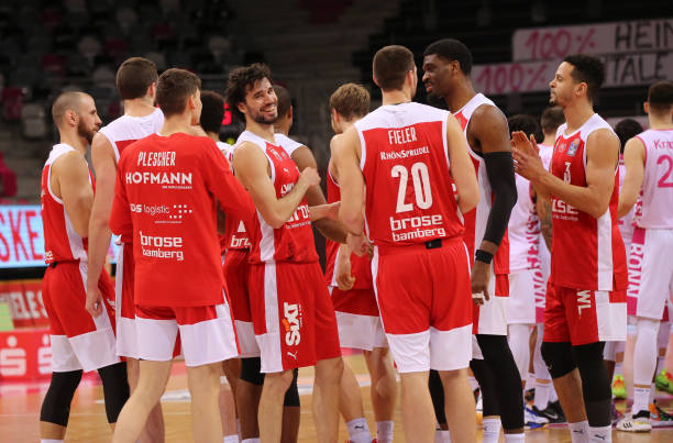 成一个符合 成一个符合